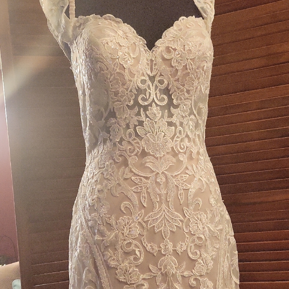 Allure Bridals White Sheath Wedding Dress with Sweetheart Neckline - Picture 11 of 16